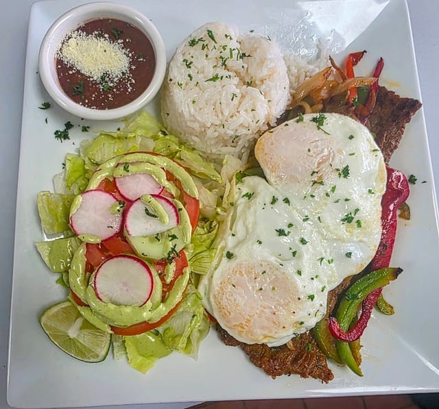 Bistec a Caballo.
